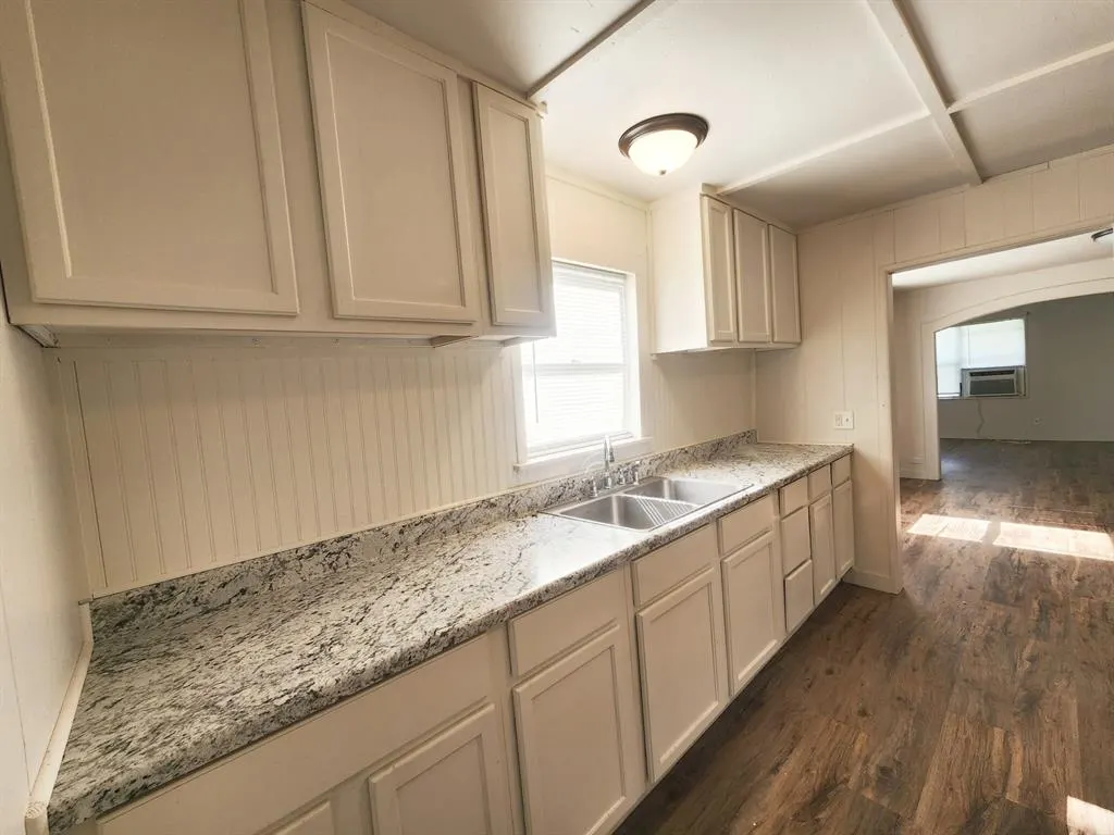 Photo 2 — 1731 Frank Lynn Avenue, Seminole, OK 74868
