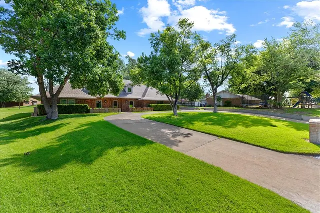 Photo 3 — 2442 Edgewood Drive, Enid, OK 73703