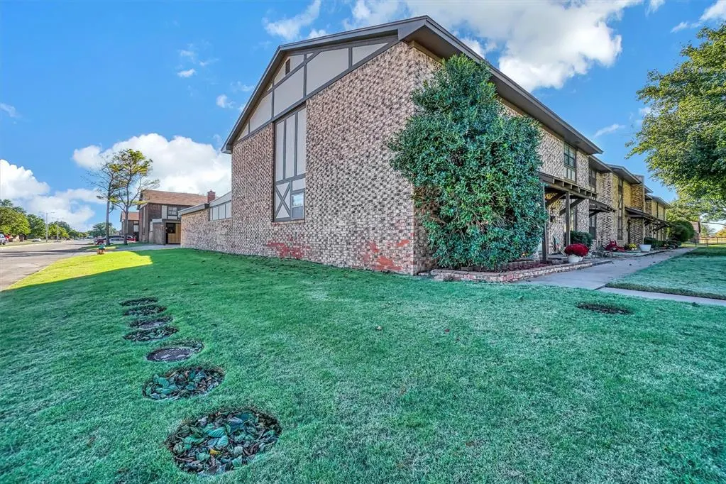 Photo 2 — 1325 Canterbury Boulevard, Altus, OK 73521