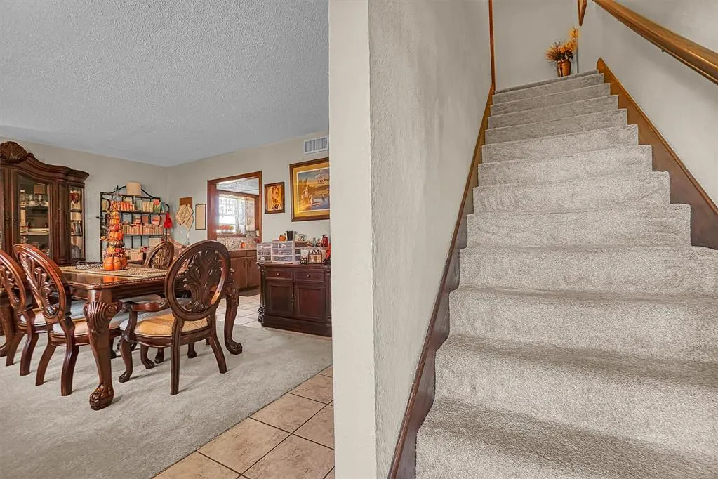Photo 3 — 1325 Canterbury Boulevard, Altus, OK 73521