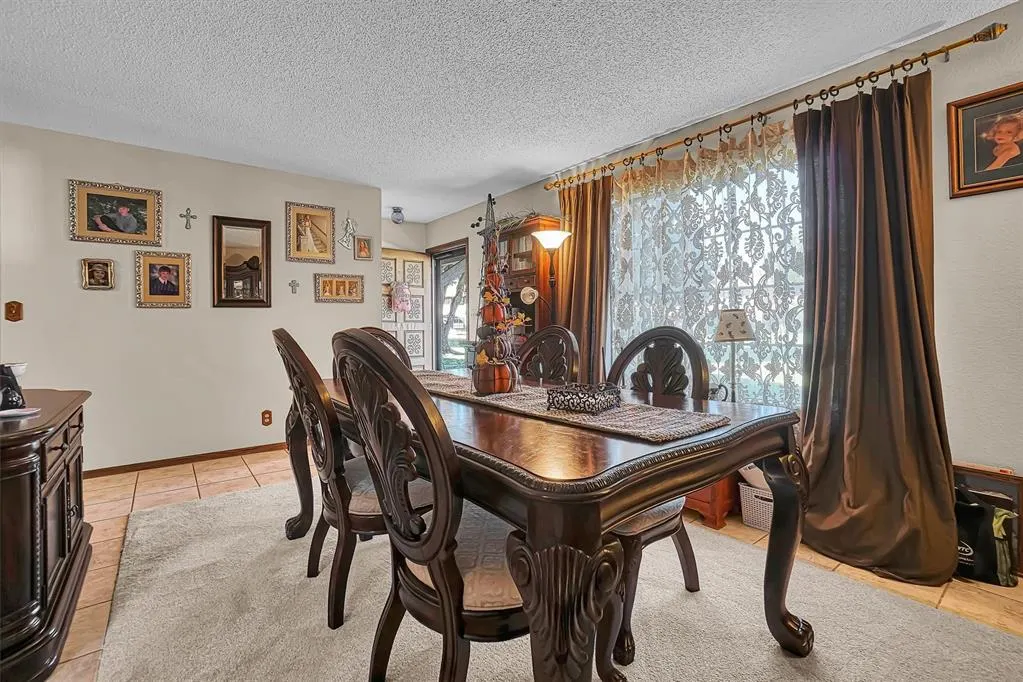 Photo 5 — 1325 Canterbury Boulevard, Altus, OK 73521