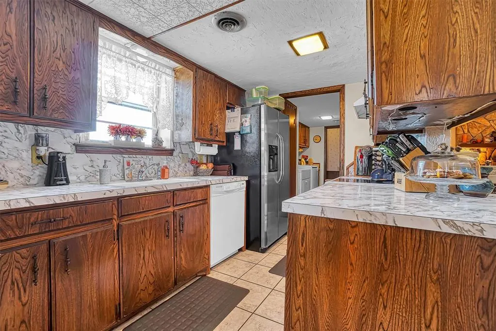 Photo 7 — 1325 Canterbury Boulevard, Altus, OK 73521