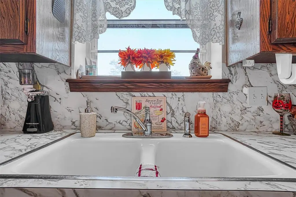 Photo 9 — 1325 Canterbury Boulevard, Altus, OK 73521