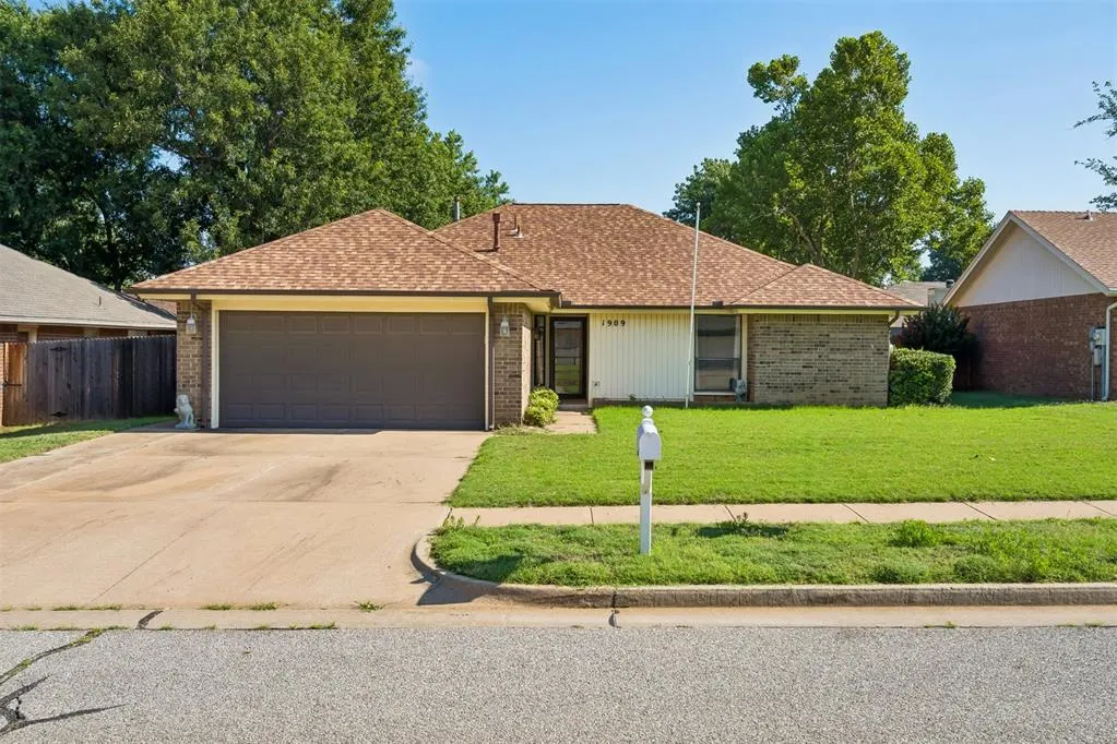 Photo 3 — 1909 Fountain View, Edmond, OK 73013