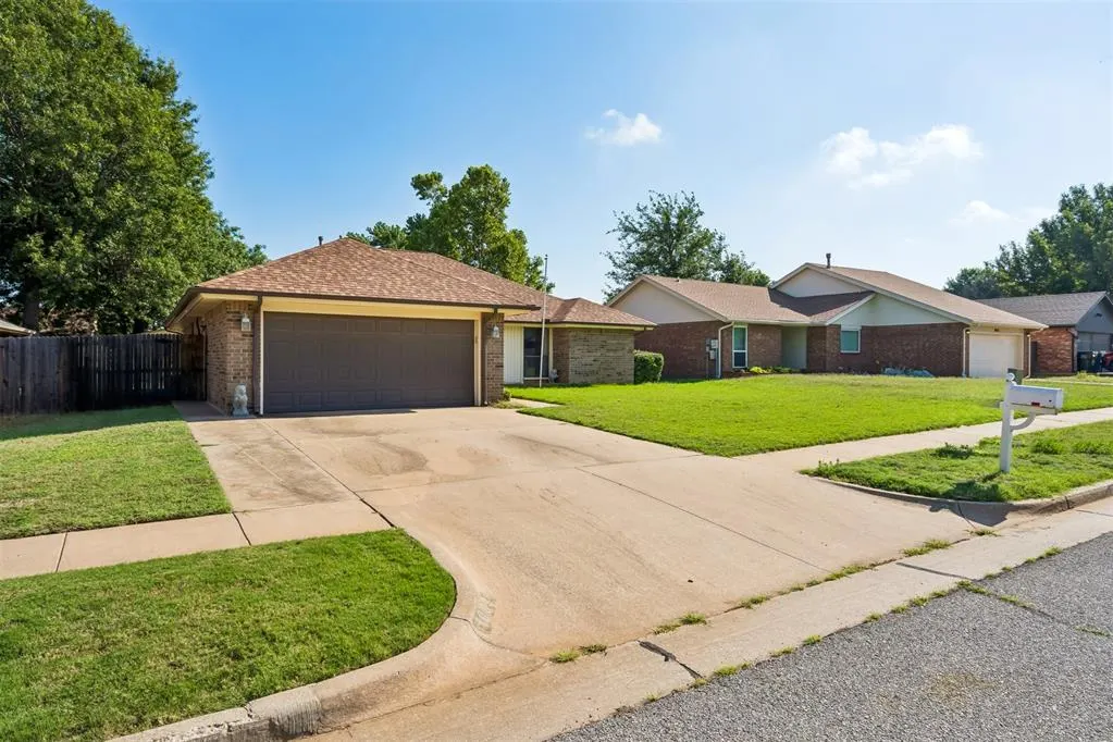 Photo 4 — 1909 Fountain View, Edmond, OK 73013