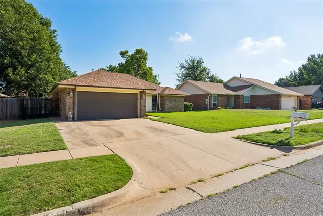 Photo 4 — 1909 Fountain View, Edmond, OK 73013