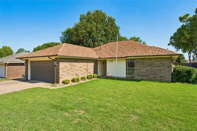 Photo 6 — 1909 Fountain View, Edmond, OK 73013