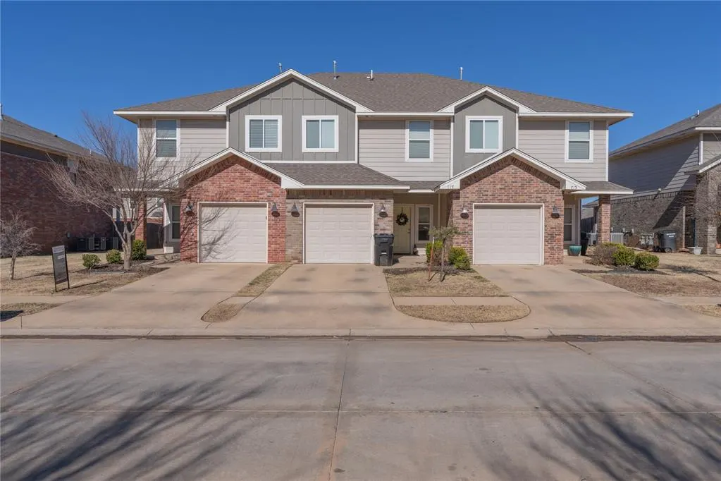Photo 3 — 779 SW 14th Street, Moore, OK 73160