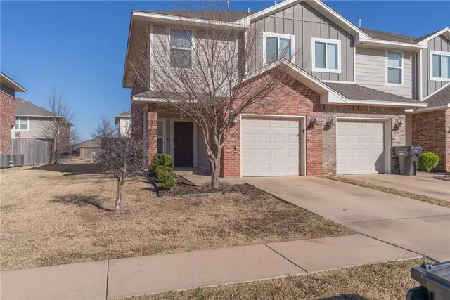 Photo 5 — 779 SW 14th Street, Moore, OK 73160