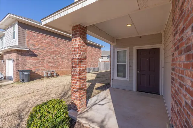 Photo 6 — 779 SW 14th Street, Moore, OK 73160