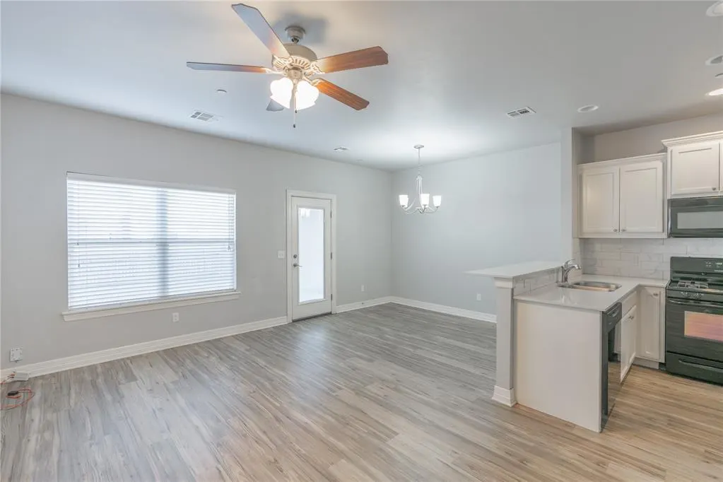 Photo 7 — 779 SW 14th Street, Moore, OK 73160