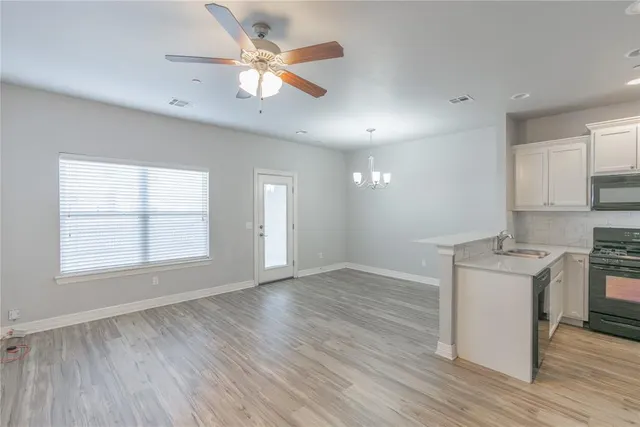 Photo 7 — 779 SW 14th Street, Moore, OK 73160