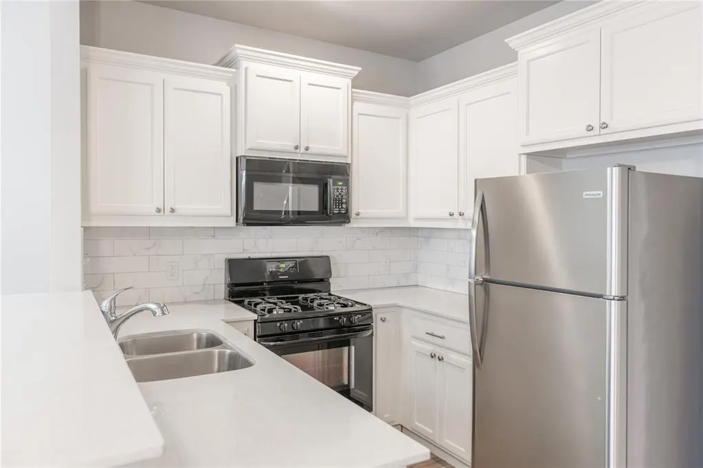 Photo 12 — 779 SW 14th Street, Moore, OK 73160