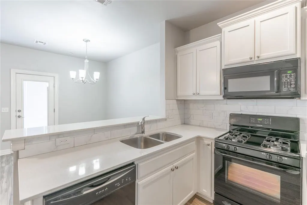 Photo 13 — 779 SW 14th Street, Moore, OK 73160