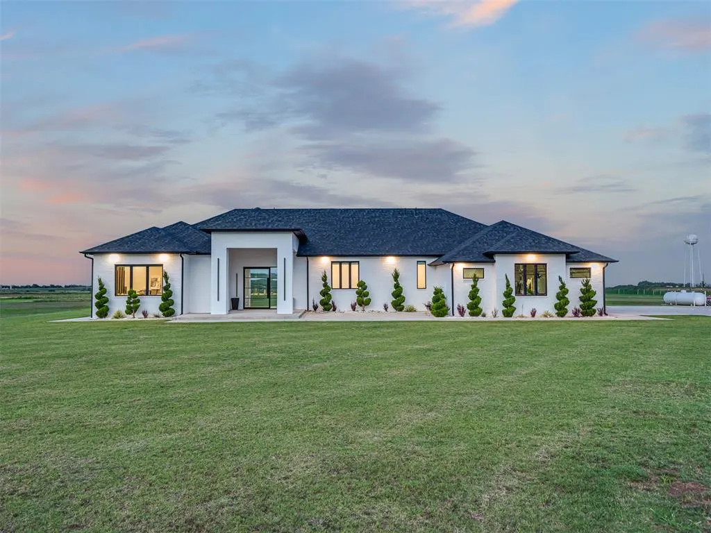 Front exterior — 24400 N Council Road, Edmond, OK 73025