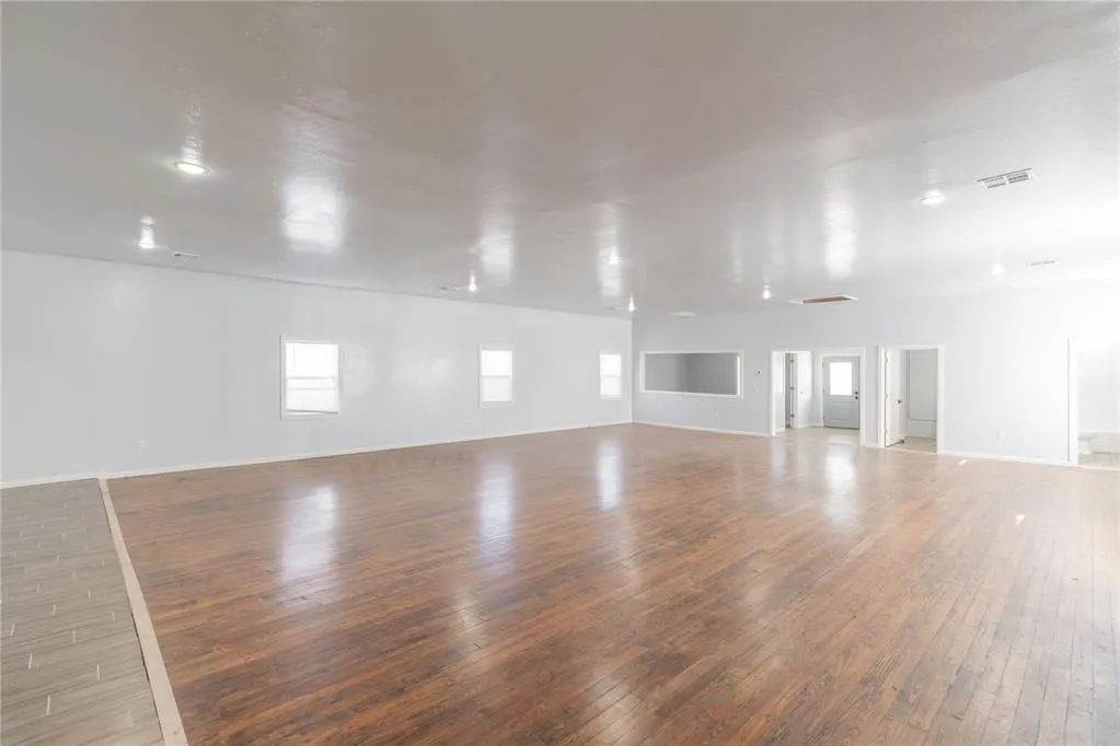 Photo 13 — 700 N Tucker Avenue, Shawnee, OK 74801
