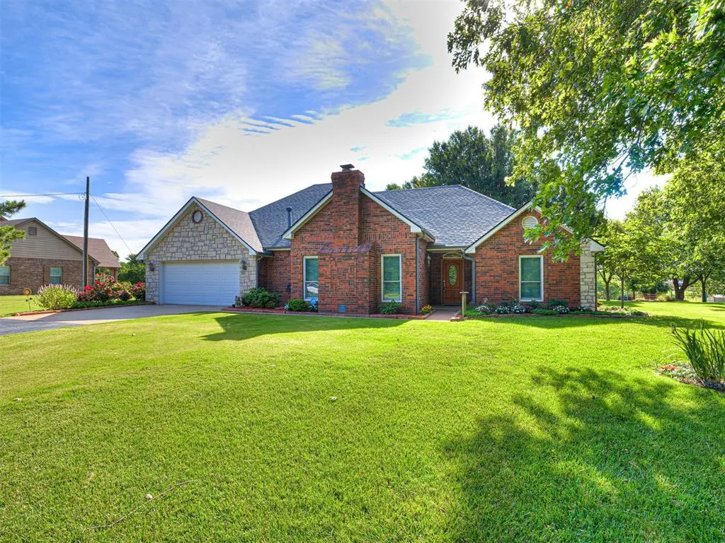 Photo 4 — 517 S 10th Avenue, Stroud, OK 74079