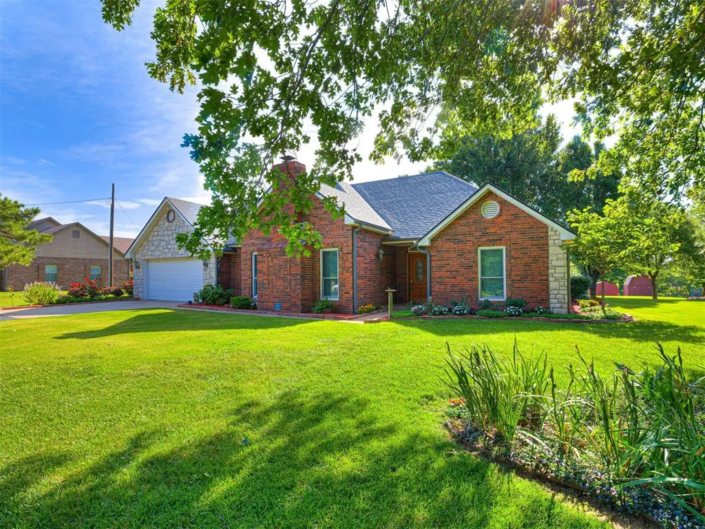 Photo 5 — 517 S 10th Avenue, Stroud, OK 74079