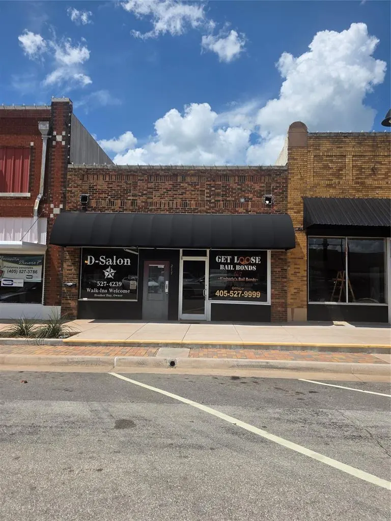Front exterior — 215 W Main Street, Purcell, OK 73080