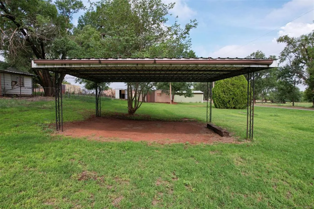 Photo 10 — 1113 N 7th Street, Sayre, OK 73662