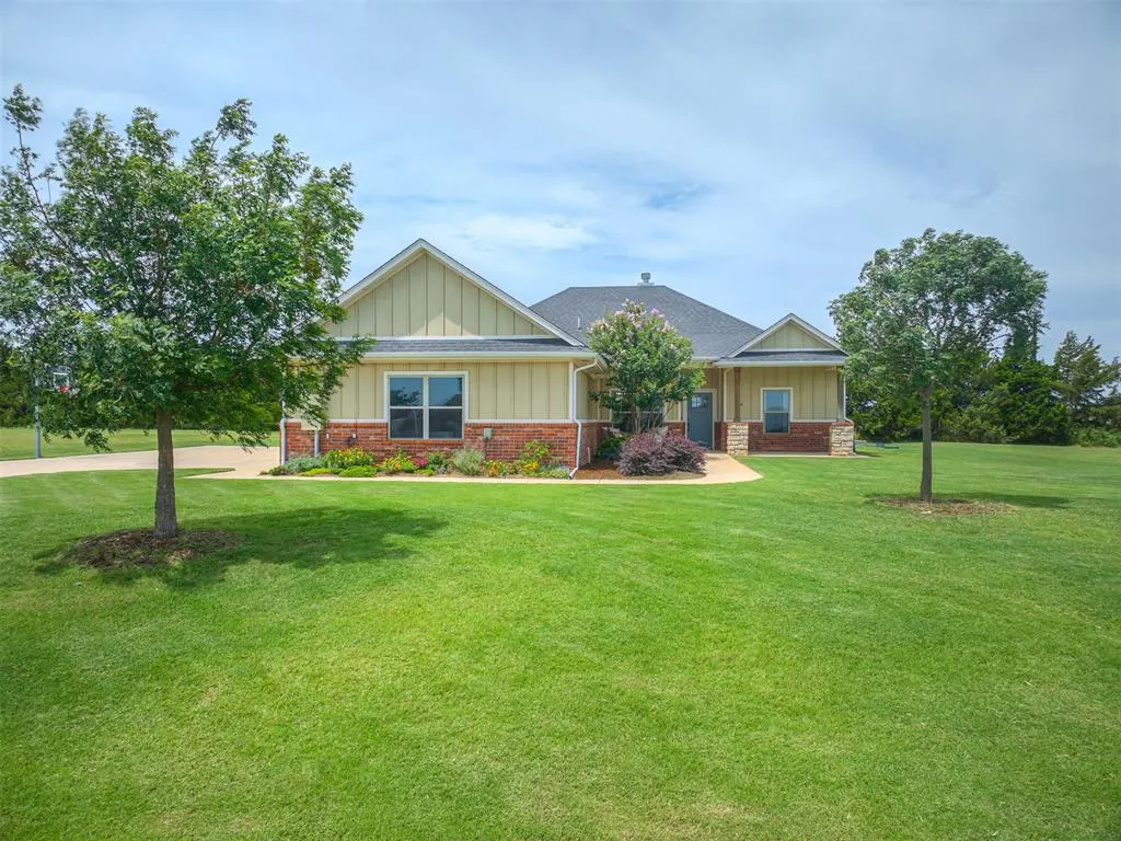 Front exterior — 25380 Peridot Place, Cashion, OK 73016
