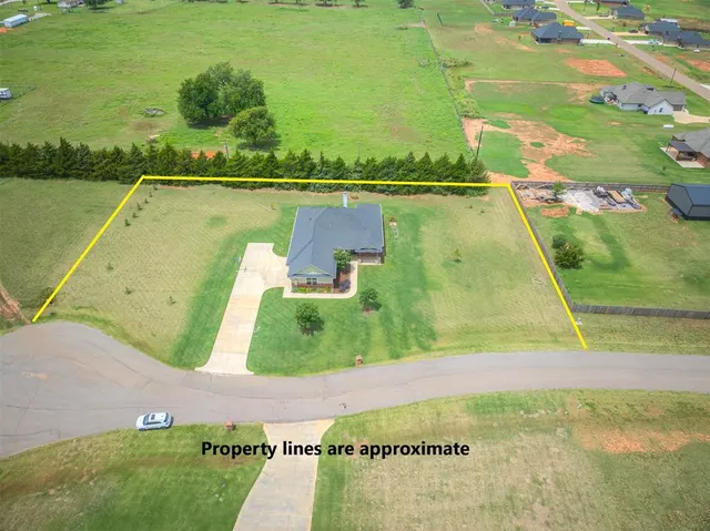 Photo 2 — 25380 Peridot Place, Cashion, OK 73016