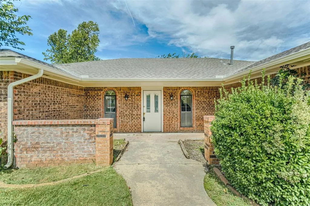 Photo 2 — 9817 Grimsbey Court, Oklahoma City, OK 73159