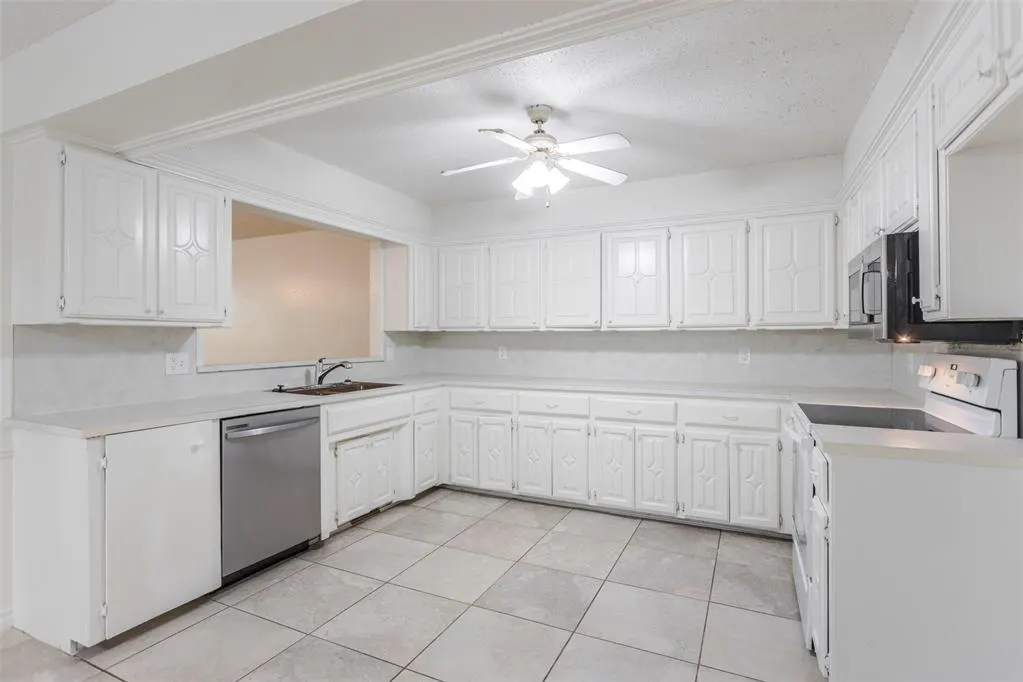 Photo 9 — 9817 Grimsbey Court, Oklahoma City, OK 73159