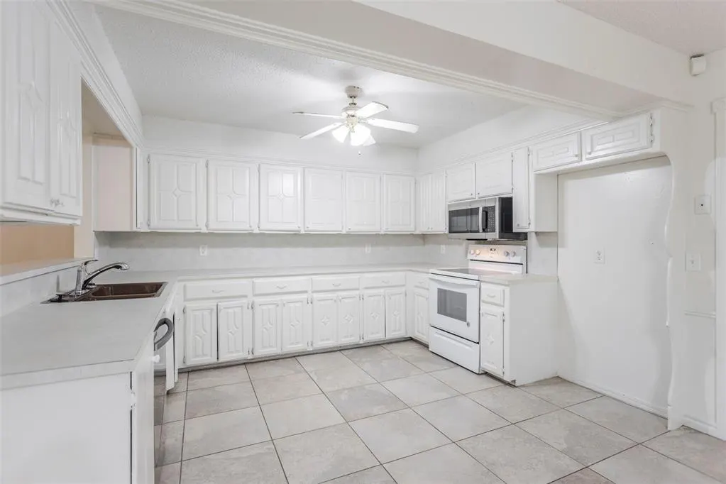 Photo 10 — 9817 Grimsbey Court, Oklahoma City, OK 73159