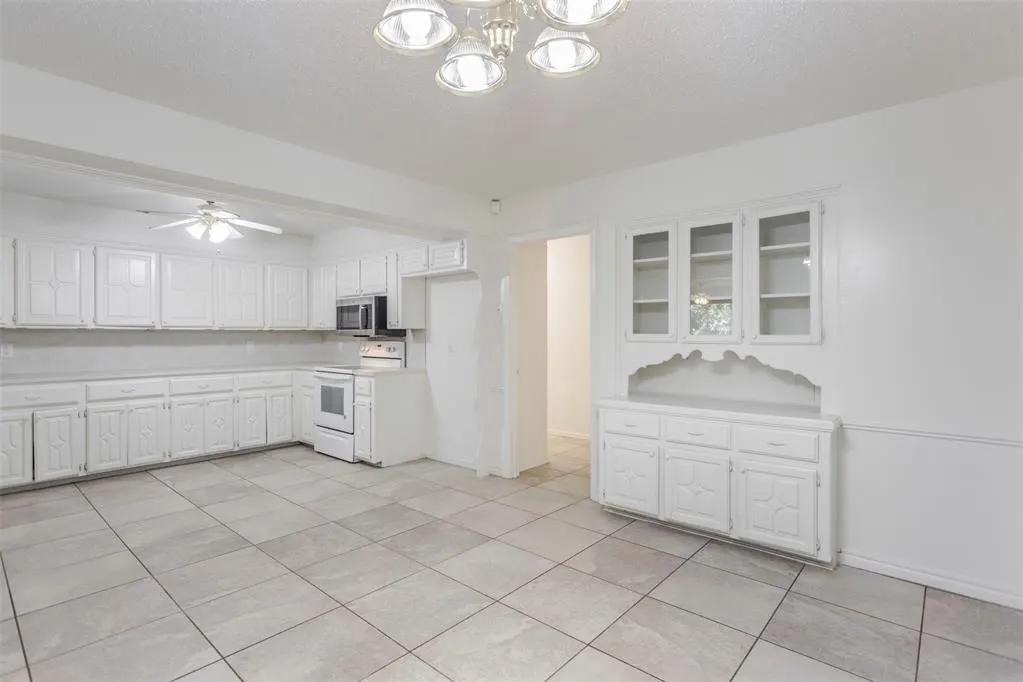 Photo 11 — 9817 Grimsbey Court, Oklahoma City, OK 73159