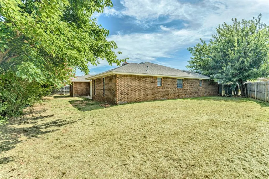 Photo 37 — 9817 Grimsbey Court, Oklahoma City, OK 73159