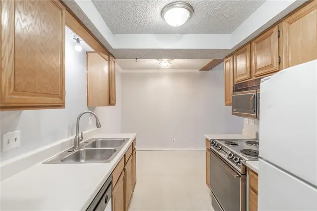 Photo 6 — 11120 Stratford Drive 429, Oklahoma City, OK 73120