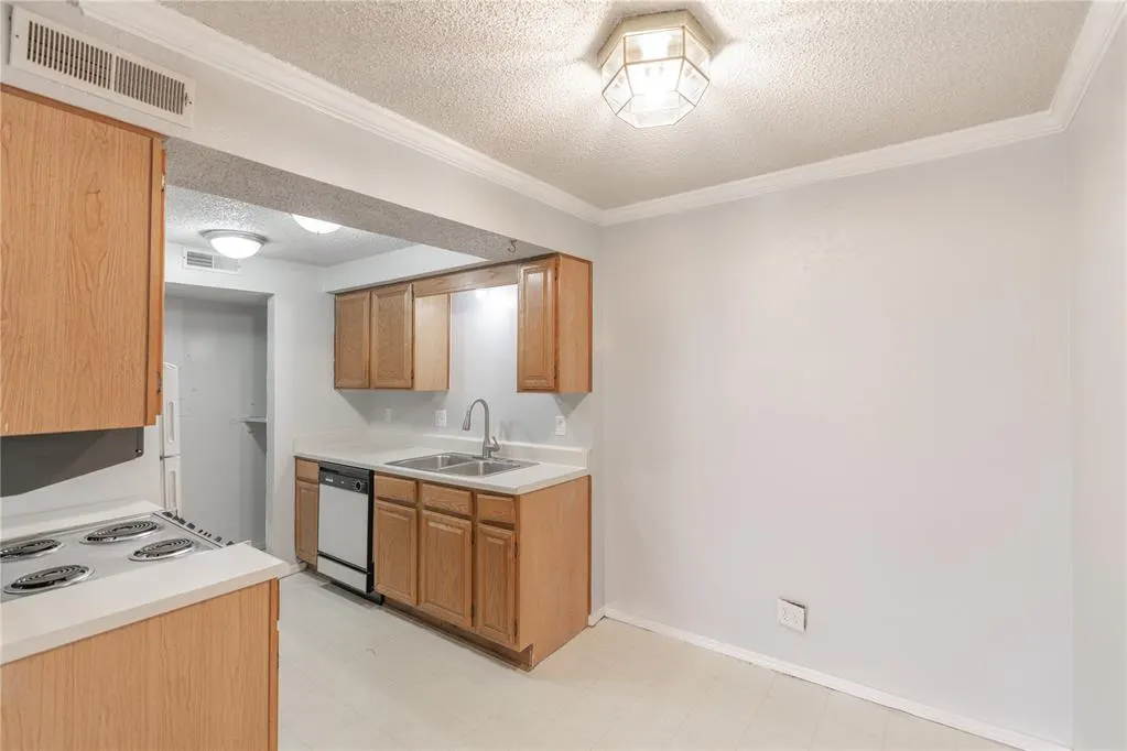 Photo 10 — 11120 Stratford Drive 429, Oklahoma City, OK 73120