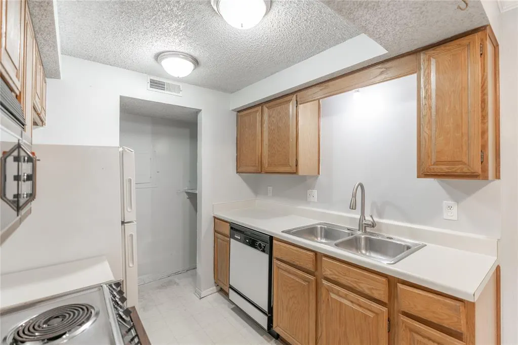 Photo 11 — 11120 Stratford Drive 429, Oklahoma City, OK 73120