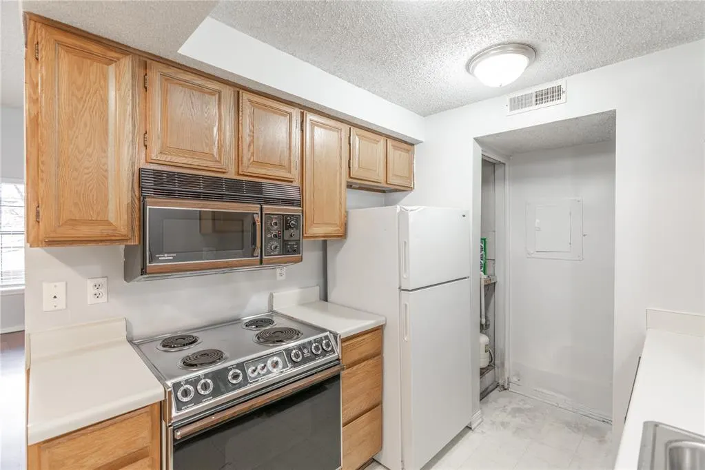 Photo 12 — 11120 Stratford Drive 429, Oklahoma City, OK 73120