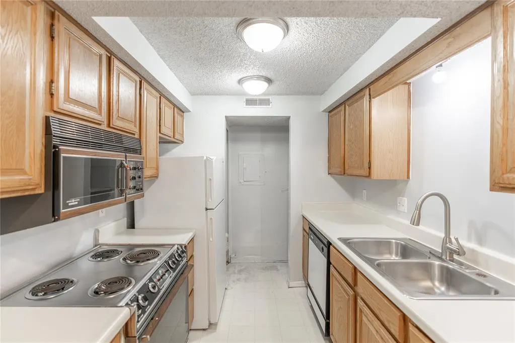Photo 13 — 11120 Stratford Drive 429, Oklahoma City, OK 73120