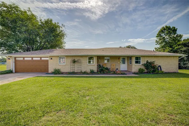 Photo 2 — 2704 Janene Street, Harrah, OK 73045