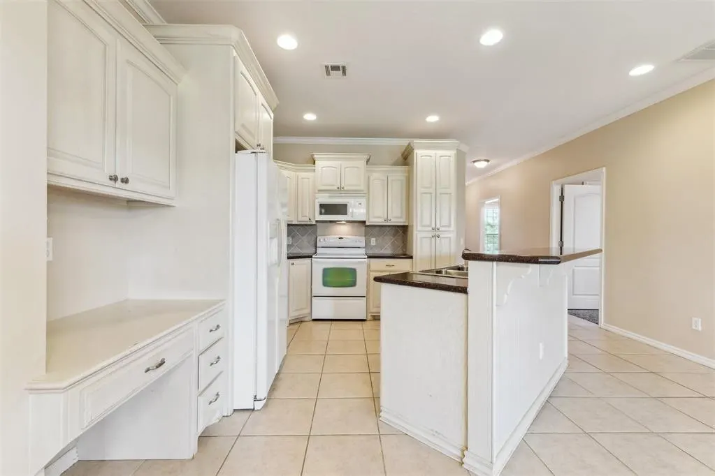 Photo 12 — 11312 NW 121st Place, Yukon, OK 73099