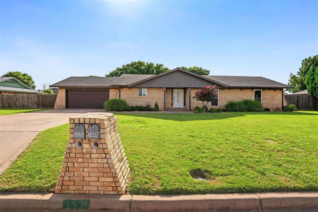 Front exterior — 3525 W Trail Drive, Altus, OK 73521