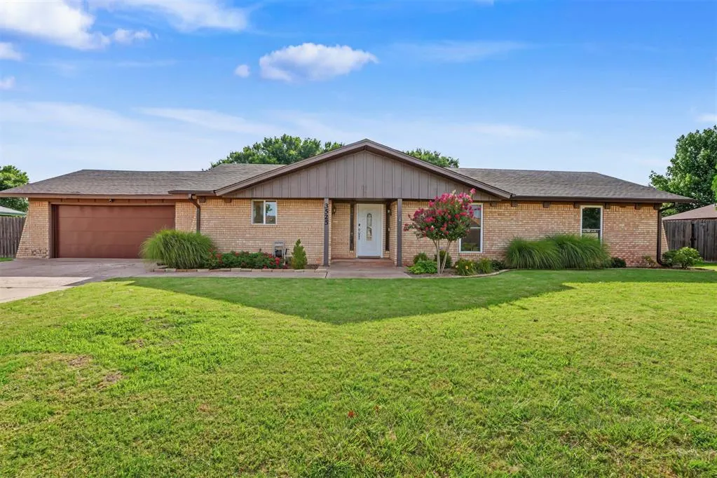 Photo 2 — 3525 W Trail Drive, Altus, OK 73521