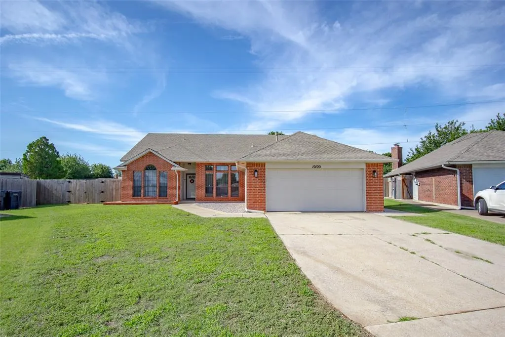 Photo 2 — 10100 Donna Court, Oklahoma City, OK 73162