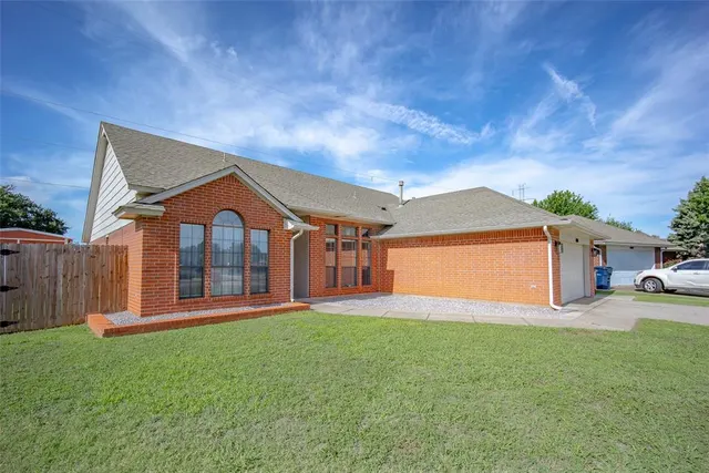 Photo 3 — 10100 Donna Court, Oklahoma City, OK 73162