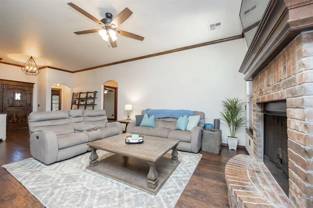 Photo 4 — 18121 Haslemere Lane, Edmond, OK 73012