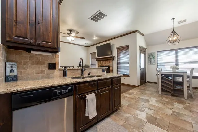 Photo 8 — 18121 Haslemere Lane, Edmond, OK 73012