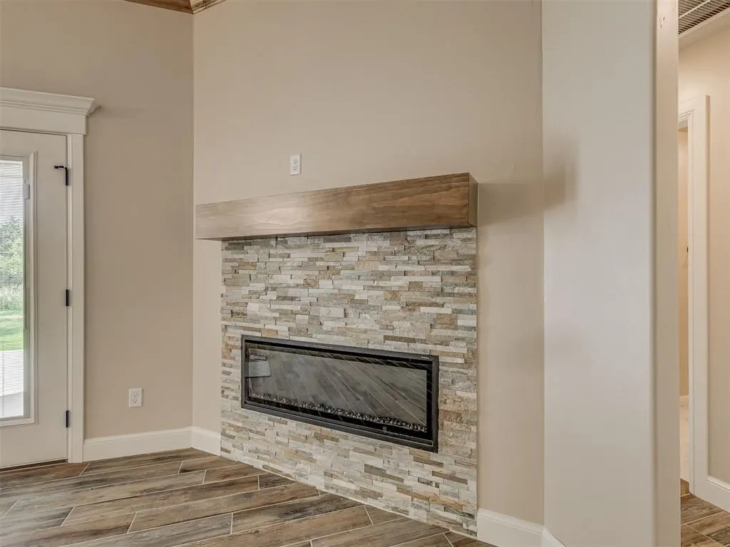 Photo 7 — 10016 Gentry Crossing, Oklahoma City, OK 73169