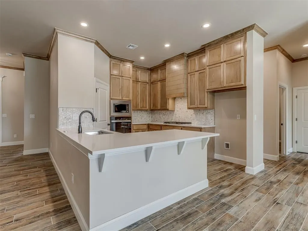 Photo 8 — 10016 Gentry Crossing, Oklahoma City, OK 73169