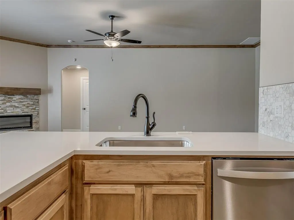 Photo 12 — 10016 Gentry Crossing, Oklahoma City, OK 73169
