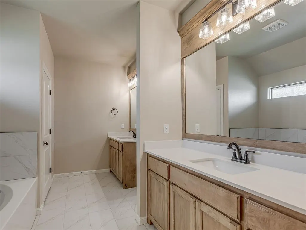 Photo 21 — 10016 Gentry Crossing, Oklahoma City, OK 73169