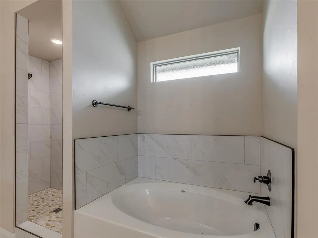 Photo 23 — 10016 Gentry Crossing, Oklahoma City, OK 73169