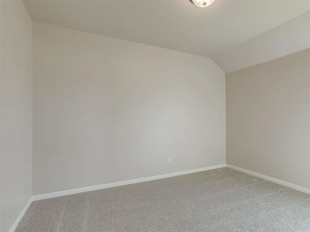 Photo 32 — 10016 Gentry Crossing, Oklahoma City, OK 73169